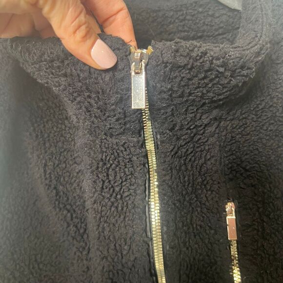 For the Republic Black Sherpa Fleece Vest Gold Zippers Sz 1x - Picture 4 of 8